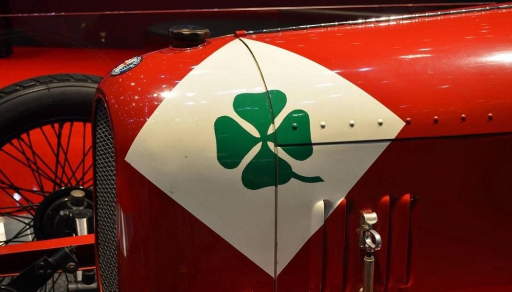Cỏ bốn lá – câu chuyện đằng sau huy hiệu nổi tiếng của Alfa Romeo