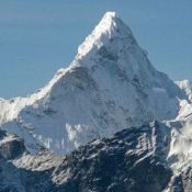 Khám phá 10 ngọn núi cáo nhất thế giới