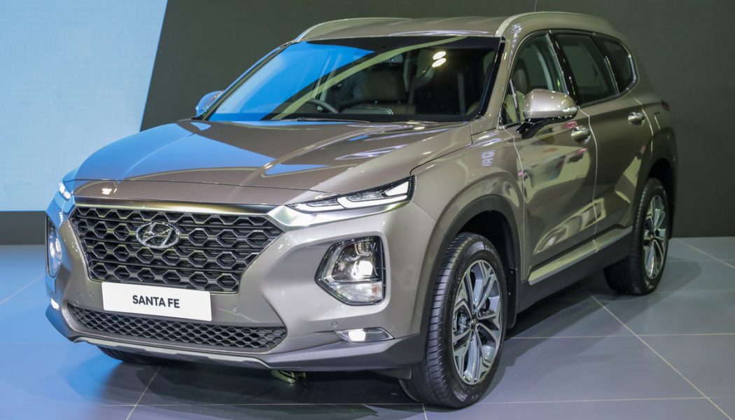 Hyundai Santa Fe 2019 tại Malaysia có giá tương đương 1 tỷ đồng