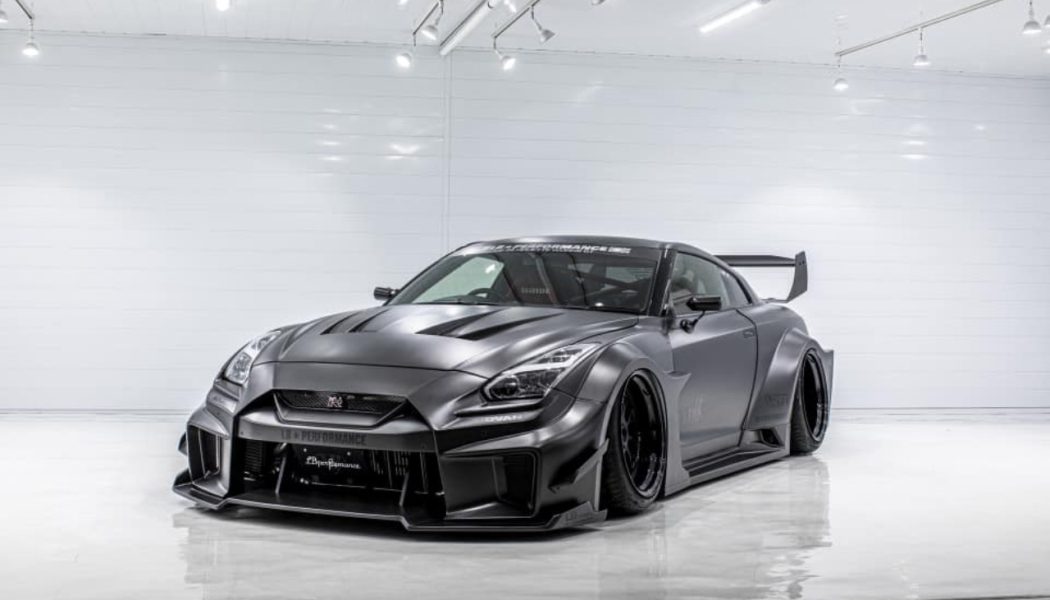 Liberty Walk LB Silhouette WORKS GT 35GT-RR chính thức ra mắt với sức mạnh hơn 2.000 mã lực
