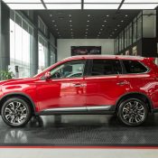 Mitsubishi Outlander 2020 2.4 CVT Premium giá 1,058 tỷ đồng tại Việt Nam