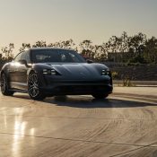 Porsche Taycan 2021 nhận nhiều nâng cấp hấp dẫn