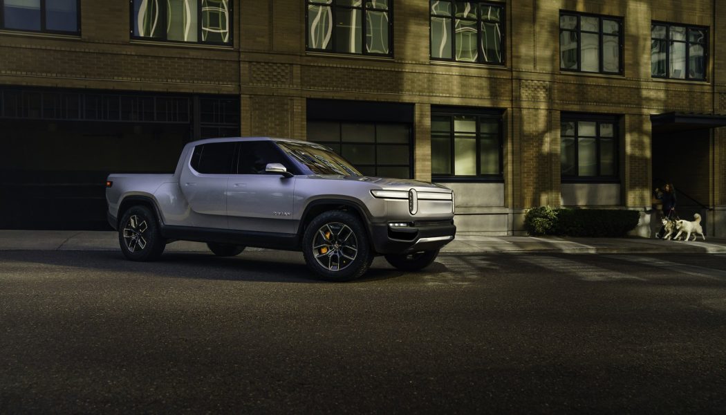 Rivian R1T: Xe bán tải chạy điện, đi được 645 km với 1 lần sạc đầy pin