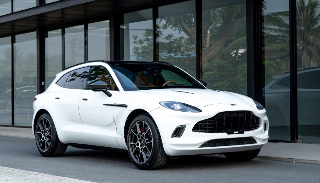 Aston Martin DBX chính thức ra mắt Việt Nam