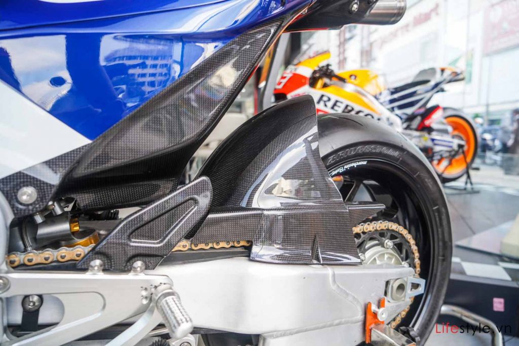 Ngắm siêu mô tô đường phố Honda RC213V-S ảnh 10