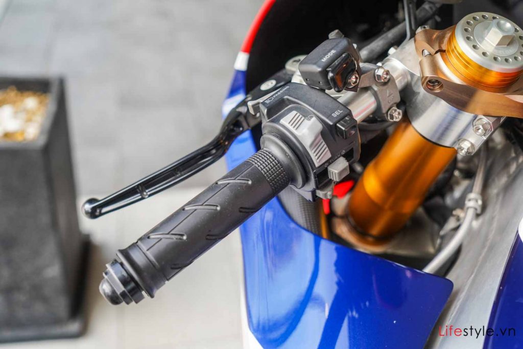Ngắm siêu mô tô đường phố Honda RC213V-S ảnh 11