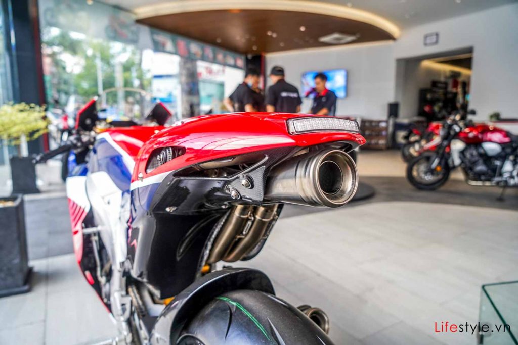 Ngắm siêu mô tô đường phố Honda RC213V-S ảnh 12