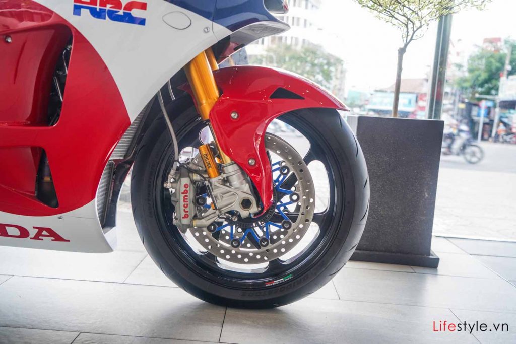 Ngắm siêu mô tô đường phố Honda RC213V-S ảnh 2