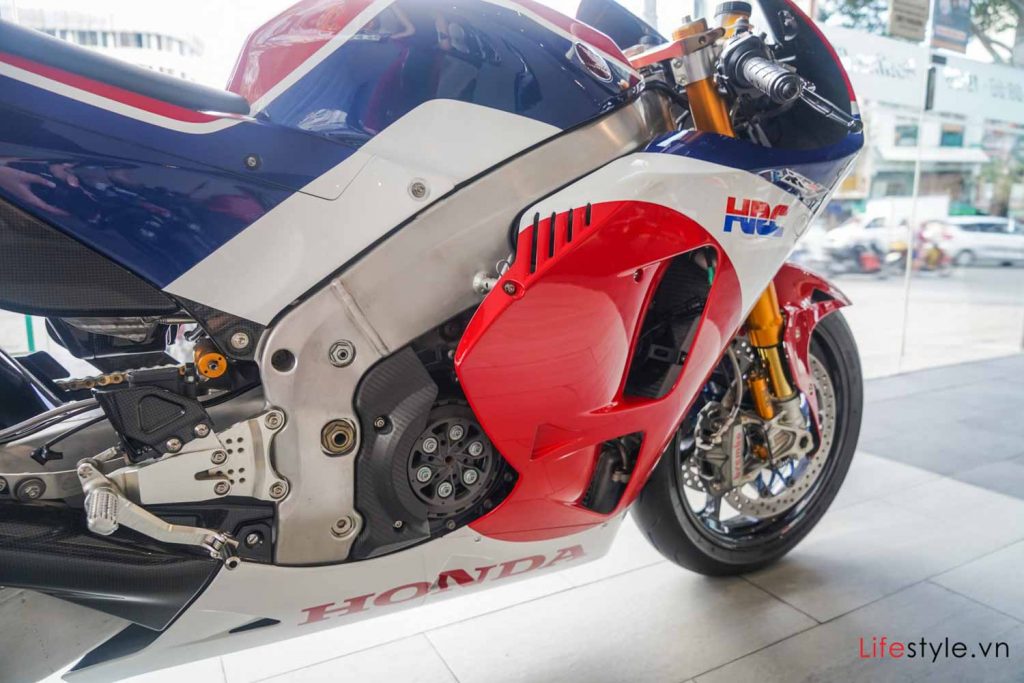 Ngắm siêu mô tô đường phố Honda RC213V-S ảnh 4