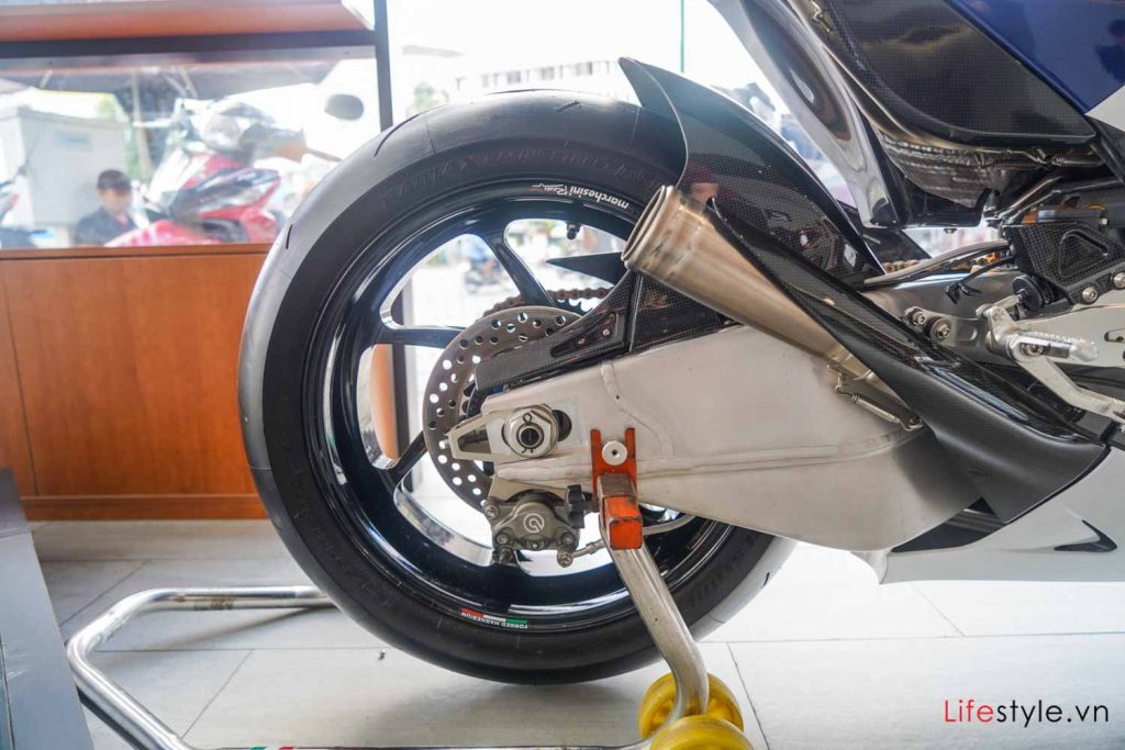 Ngắm siêu mô tô đường phố Honda RC213V-S ảnh 5