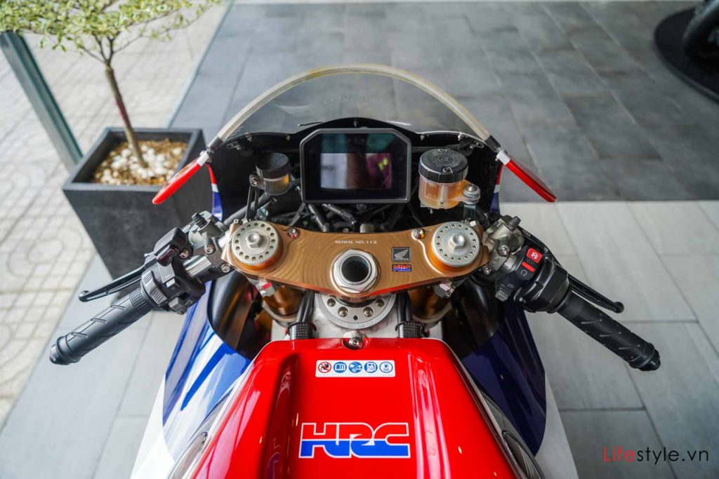 Ngắm siêu mô tô đường phố Honda RC213V-S ảnh 7