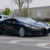 Hypercar đắt nhất thế giới Bugatti La Voiture Noire thử nghiệm lần đầu trên đường phố