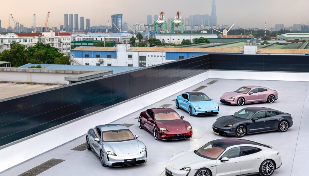 Những chiếc Porsche Taycan đầu tiên giao đến khách Việt