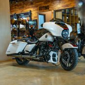 Harley-Davidson CVO Street Glide 2021 đầu tiên về Việt Nam, giá 2 tỷ đồng