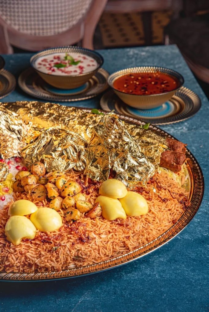 Món ăn truyền thống Ấn Độ Biryani đắt nhất thế giới làm từ vàng có thể ăn ảnh 5