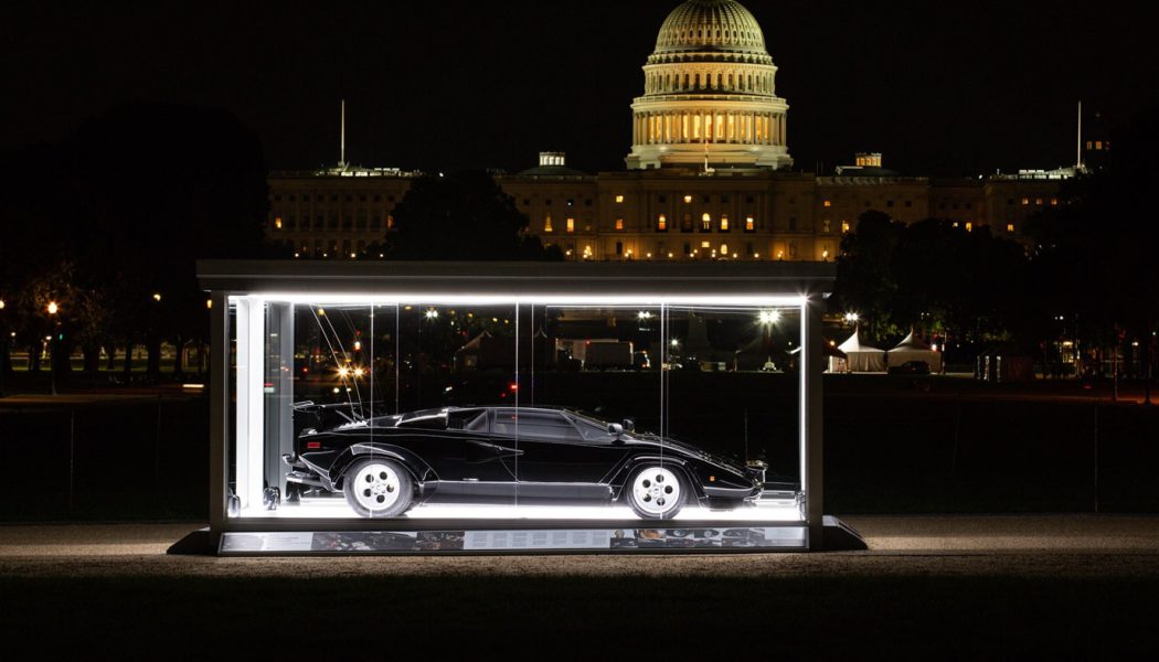 Lamborghini Countach LP 400 S cực kỳ đặc biệt được trưng bày giữa trung tâm thủ đô Washington DC
