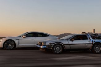 Porsche Taycan song hành cùng cỗ máy thời gian DeLorean “trở về tương lai”