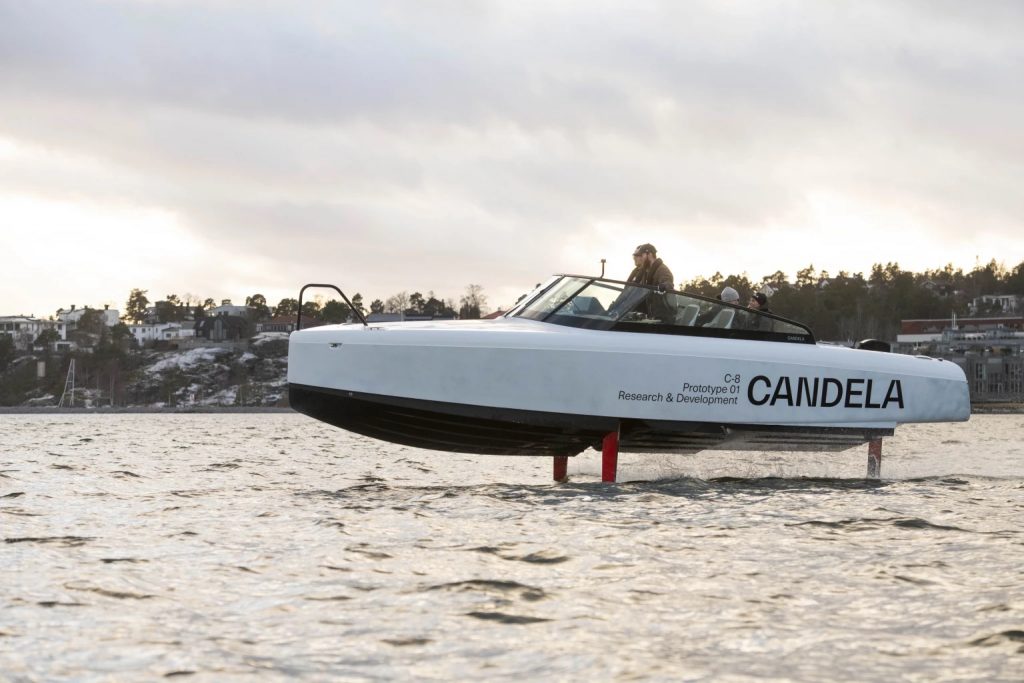 Candela C-8 kỷ niệm chuyến bay đầu tiên của tàu cánh ngầm điện lướt trên mặt nước