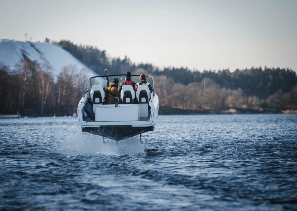 Candela C-8 kỷ niệm chuyến bay đầu tiên của tàu cánh ngầm điện lướt trên mặt nước