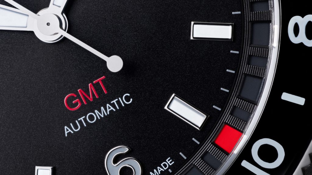 Đồng hồ Montblanc 1858 GMT Automatic Date: Sự cân bằng giữa truyền thống và công nghệ