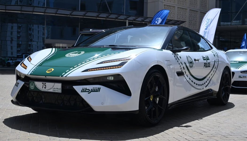 Cảnh sát Dubai bổ sung Lotus Emeya-S thuần điện vào đội xe tuần tra